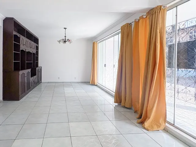 Casa 4 quartos e 1 banheiro, para alugar, no bairro Sacramenta em Belém