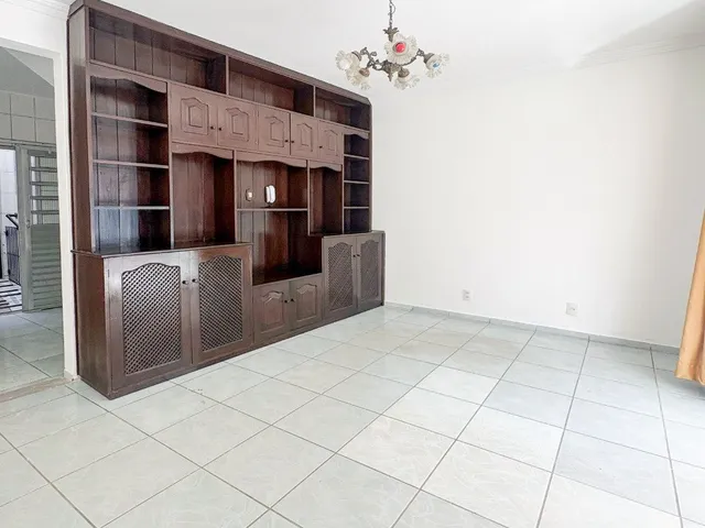 Casa 4 quartos e 1 banheiro, para alugar, no bairro Sacramenta em Belém