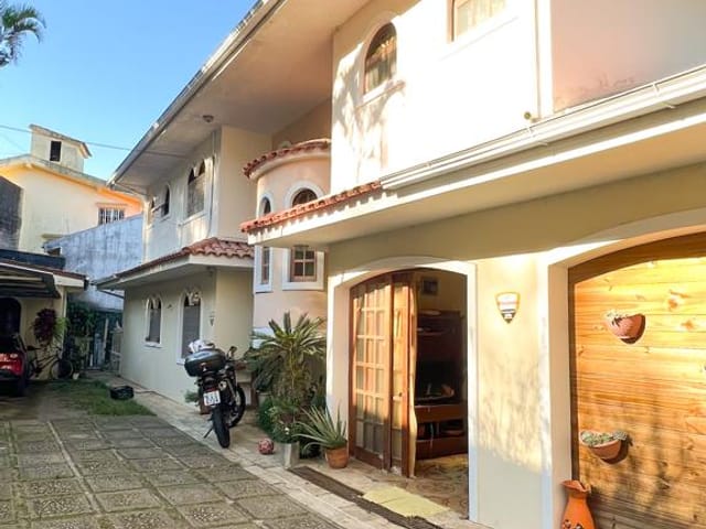 Casa com 900m² 4 quartos e 5 banheiros, à venda, no bairro Saco dos Limões em Florianópolis