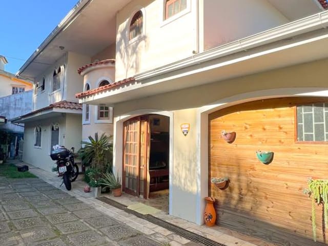 Casa com 900m² 4 quartos e 5 banheiros, à venda, no bairro Saco dos Limões em Florianópolis