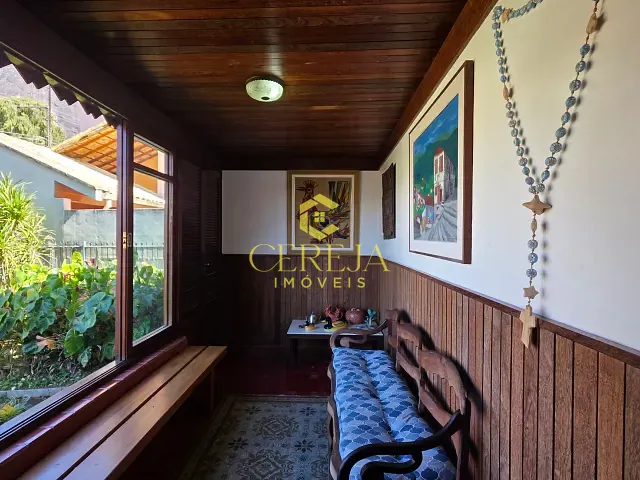 Casa com 480m² 3 quartos e 3 banheiros, à venda, no bairro Vale dos Pinheiros em Nova Friburgo