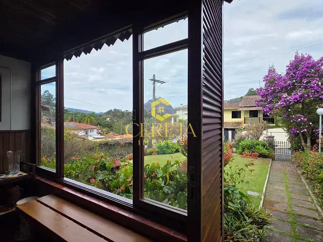Casa com 480m² 3 quartos e 3 banheiros, à venda, no bairro Vale dos Pinheiros em Nova Friburgo