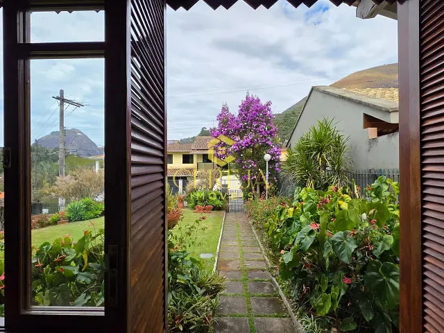 Casa com 480m² 3 quartos e 3 banheiros, à venda, no bairro Vale dos Pinheiros em Nova Friburgo