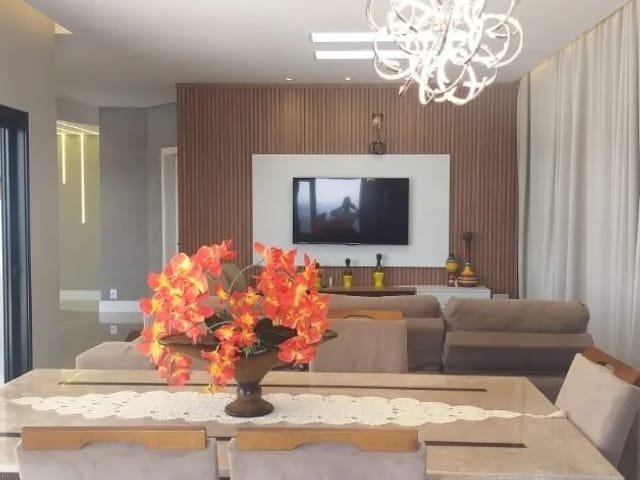 Casa com 560m² 4 quartos e 2 banheiros, à venda, no bairro Cidade Parquelandia em Mogi das Cruzes