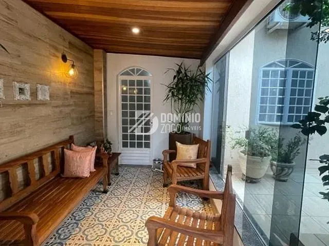Casa com 300m² 3 quartos e 4 banheiros, à venda, no bairro Conjunto Frei Eugênio em Uberaba