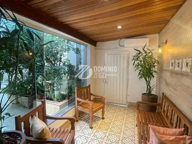 Casa com 300m² 3 quartos e 4 banheiros, à venda, no bairro Conjunto Frei Eugênio em Uberaba