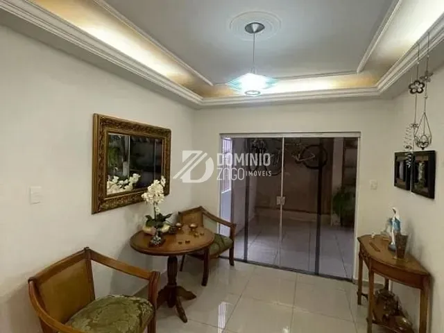 Casa com 300m² 3 quartos e 4 banheiros, à venda, no bairro Conjunto Frei Eugênio em Uberaba
