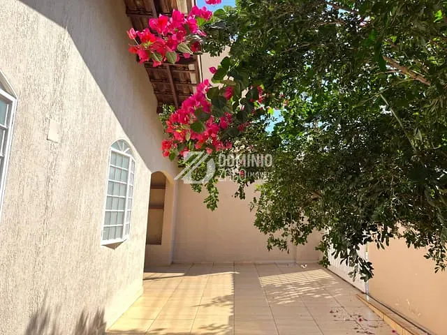 Casa com 300m² 3 quartos e 4 banheiros, à venda, no bairro Conjunto Frei Eugênio em Uberaba