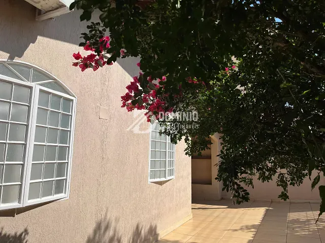 Casa com 300m² 3 quartos e 4 banheiros, à venda, no bairro Conjunto Frei Eugênio em Uberaba