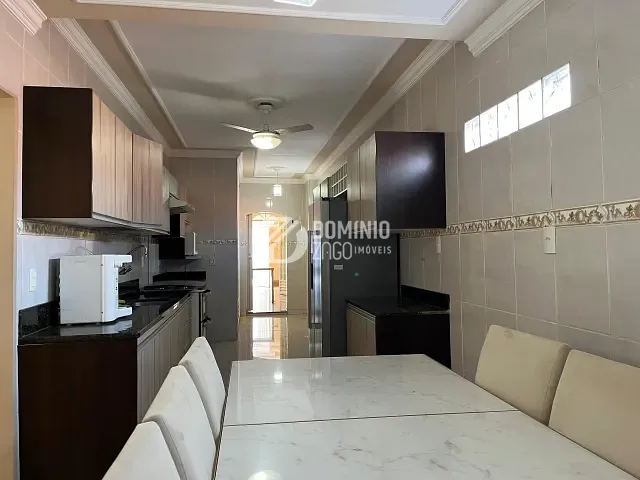 Casa com 300m² 3 quartos e 4 banheiros, à venda, no bairro Conjunto Frei Eugênio em Uberaba