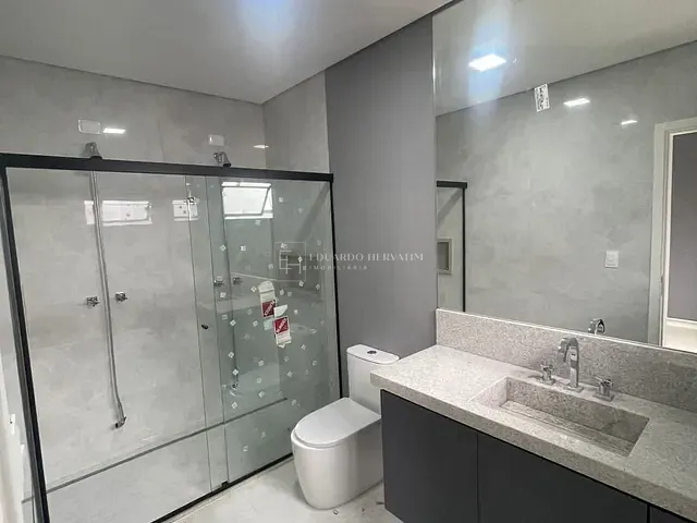 Casa 3 quartos e 5 banheiros, para alugar, no bairro Engordadouro em Jundiaí