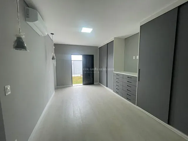 Casa 3 quartos e 5 banheiros, para alugar, no bairro Engordadouro em Jundiaí