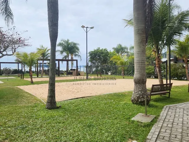 Casa 5 quartos e 6 banheiros, à venda, no bairro Jurerê em Florianópolis