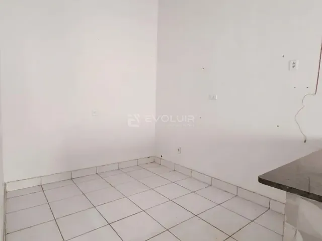 Casa com 90m² 2 quartos e 1 banheiro, para alugar, no bairro Residencial Campos Dourados em Goiânia