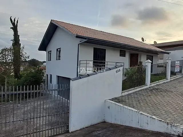 Sobrado com 165m² 3 quartos e 2 banheiros, à venda, no bairro Centro em Campo Largo