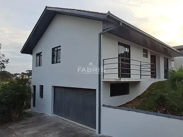 Sobrado com 165m² 3 quartos e 2 banheiros, à venda, no bairro Centro em Campo Largo