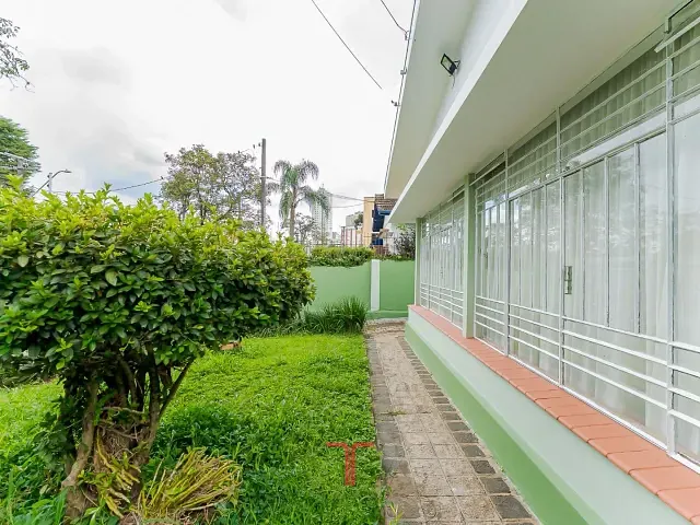 Casa 3 quartos e 2 banheiros, à venda, no bairro Jardim Botânico em Curitiba