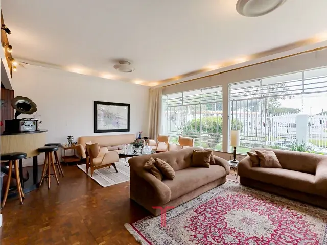 Casa com 582m² 3 quartos e 2 banheiros, à venda, no bairro Jardim Botânico em Curitiba