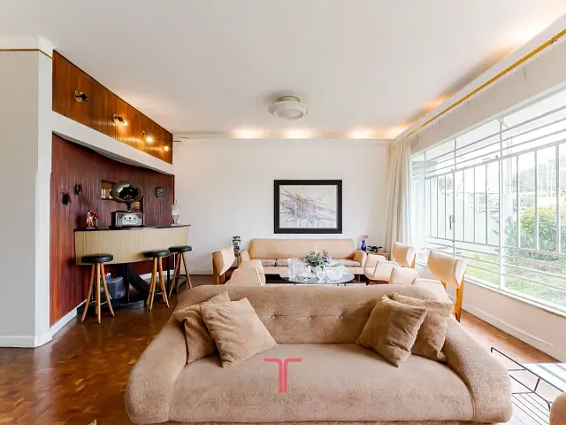 Casa com 582m² 3 quartos e 2 banheiros, à venda, no bairro Jardim Botânico em Curitiba
