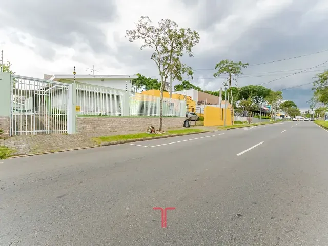 Casa com 582m² 3 quartos e 2 banheiros, à venda, no bairro Jardim Botânico em Curitiba