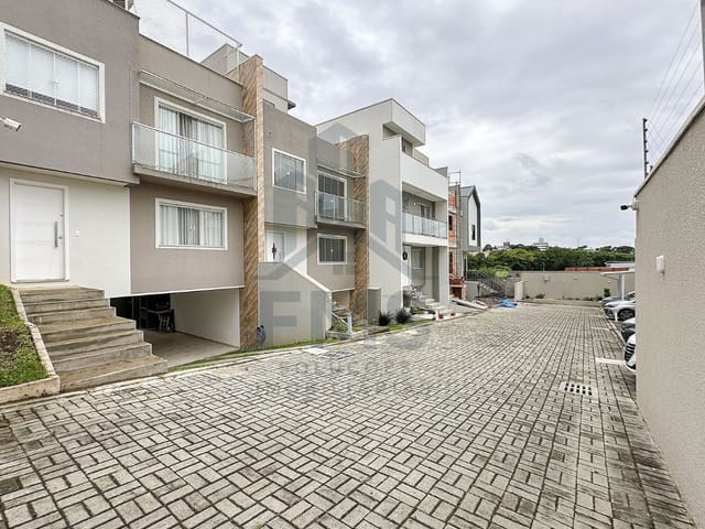 Casa 3 quartos e 4 banheiros, à venda, no bairro Campo Comprido em Curitiba