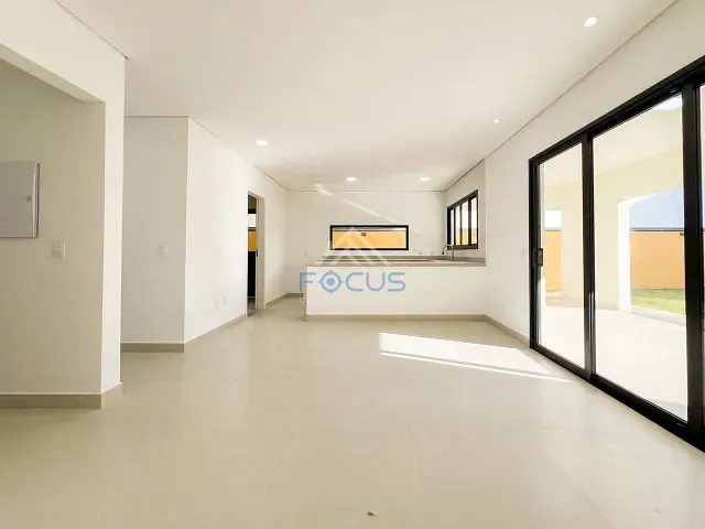 Casa com 250m² 3 quartos e 3 banheiros, à venda, no bairro Parque Cecap em Jundiaí