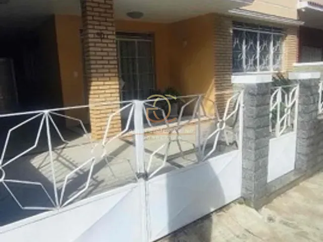 Casa 3 quartos e 2 banheiros, à venda, no bairro Centro em Valença