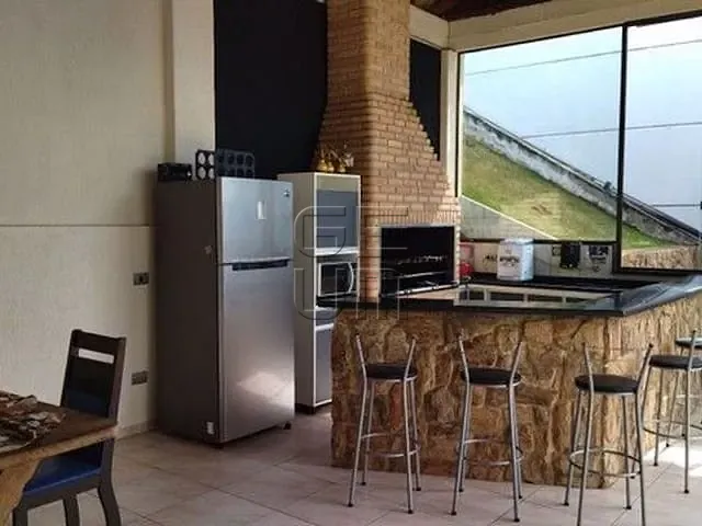 Casa com 500m² 2 quartos e 2 banheiros, à venda, no bairro Colúmbia em Londrina