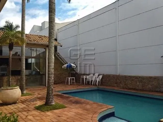 Casa com 500m² 2 quartos e 2 banheiros, à venda, no bairro Colúmbia em Londrina