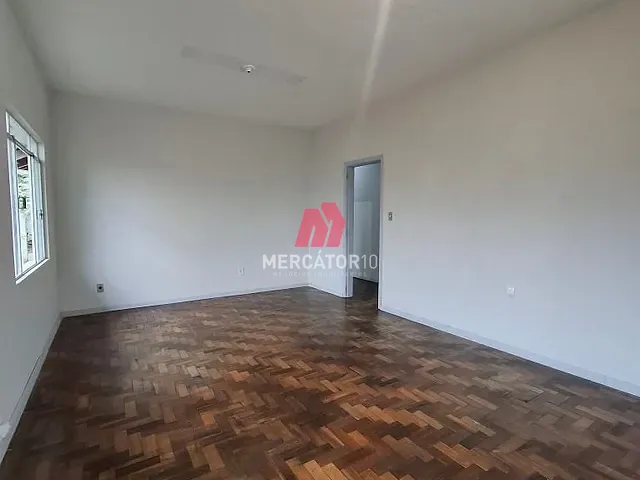 Casa com 439m² 3 quartos e 2 banheiros, para alugar, no bairro Vila Nova em Blumenau