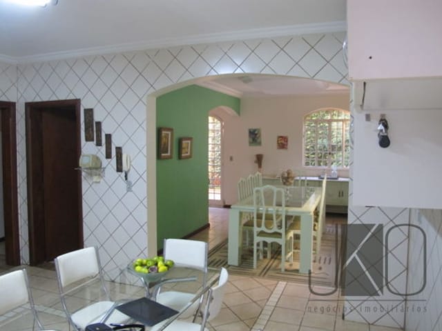 Casa com 504m² 5 quartos e 3 banheiros, à venda, no bairro Canaã em Londrina