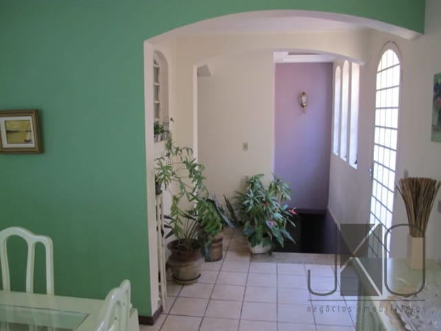 Casa com 504m² 5 quartos e 3 banheiros, à venda, no bairro Canaã em Londrina