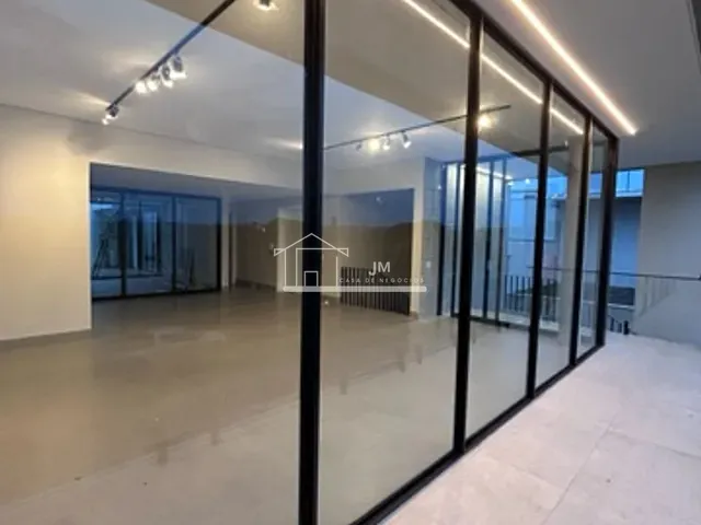Casa com 485m² 4 quartos e 5 banheiros, à venda, no bairro Granja Marileusa em Uberlândia