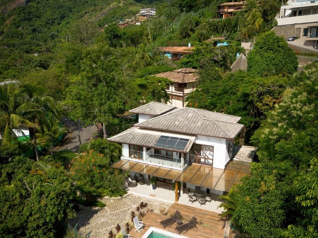 Casa com 1209m² 6 quartos e 6 banheiros, à venda, no bairro Vila em Ilhabela