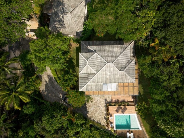 Casa com 1209m² 6 quartos e 6 banheiros, à venda, no bairro Vila em Ilhabela