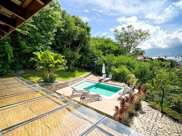 Casa com 1209m² 6 quartos e 6 banheiros, à venda, no bairro Vila em Ilhabela
