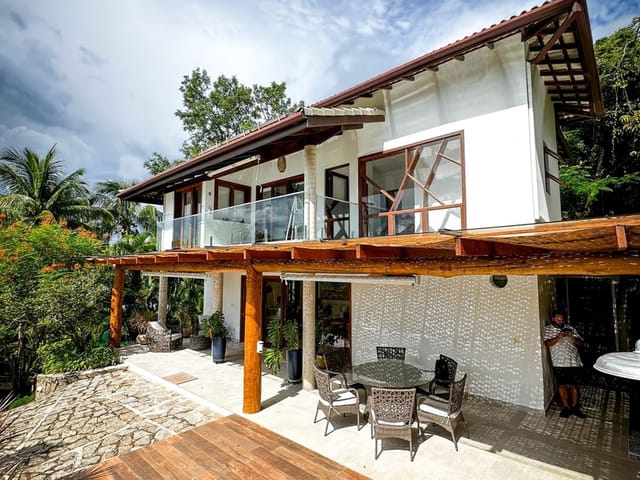 Casa com 1209m² 6 quartos e 6 banheiros, à venda, no bairro Vila em Ilhabela