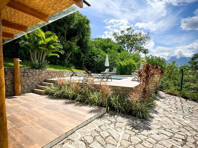Casa com 1209m² 6 quartos e 6 banheiros, à venda, no bairro Vila em Ilhabela