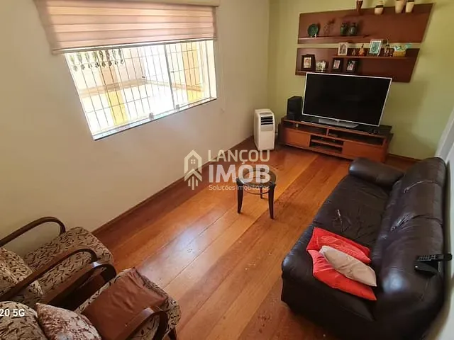 Casa com 208m² 3 quartos e 2 banheiros, à venda, no bairro Jardim das Samambaias em Jundiaí