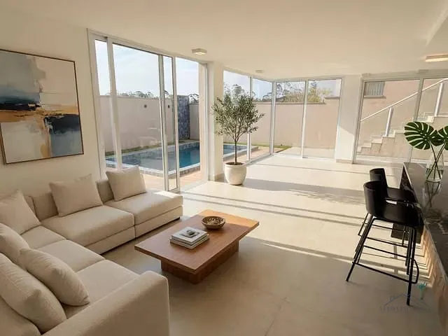 Casa com 326m² 3 quartos e 5 banheiros, à venda, no bairro Cézar de Souza em Mogi das Cruzes