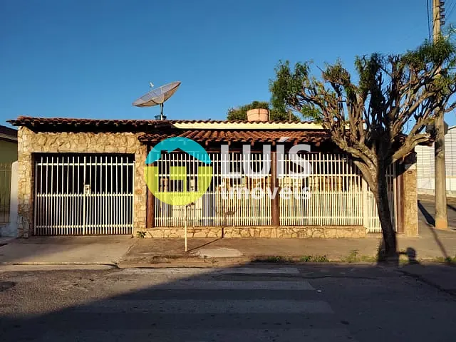 Casa 3 quartos e 1 banheiro, para alugar, no bairro Bom Jesus em Guaranésia