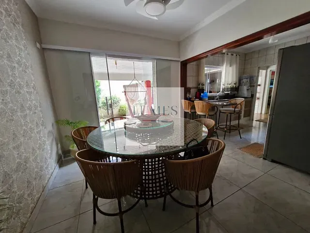 Casa com 270m² 2 quartos e 3 banheiros, à venda, no bairro São Manoel em Americana