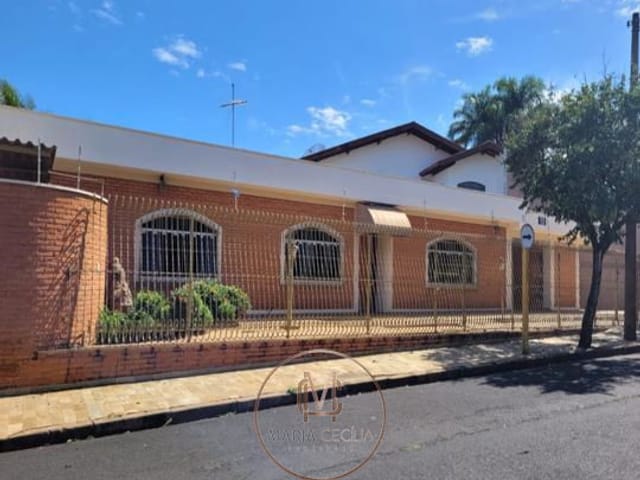 Casa com 415m² 3 quartos e 4 banheiros, à venda, no bairro Vila José Bonifácio em Araraquara