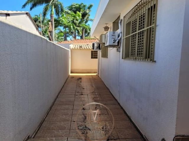 Casa com 415m² 3 quartos e 4 banheiros, à venda, no bairro Vila José Bonifácio em Araraquara