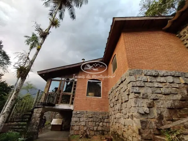 Casa com 449m² 5 quartos e 3 banheiros, à venda, no bairro Côrrego Frio (Penedo) em Itatiaia
