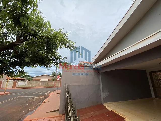 Casa com 275m² 3 quartos e 2 banheiros, à venda, no bairro Jardim Paulista em Miguelópolis