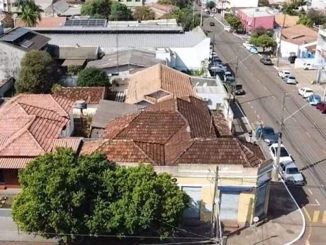 Casa com 340m², à venda, no bairro Centro em Cambé