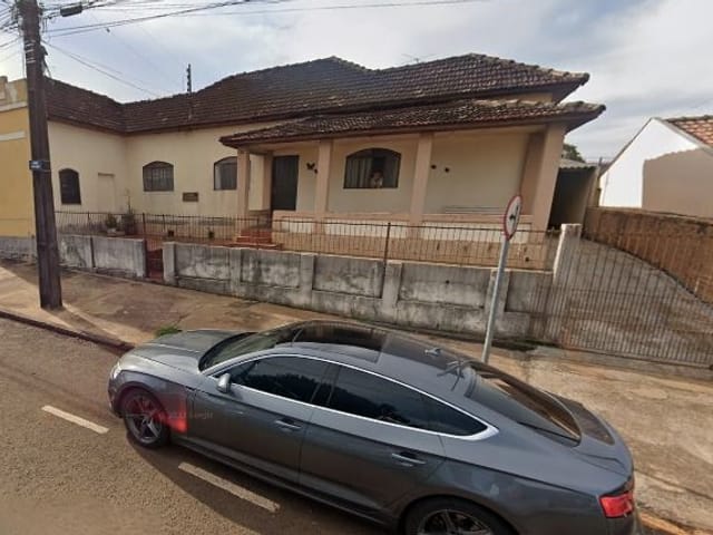 Casa com 340m², à venda, no bairro Centro em Cambé