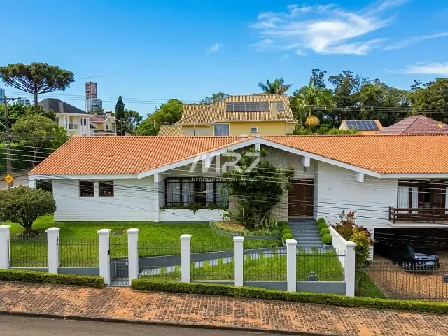 Casa 4 quartos e 4 banheiros, à venda, no bairro Estrela em Ponta Grossa