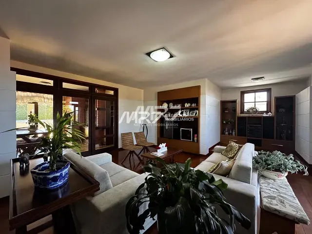 Casa 4 quartos e 4 banheiros, à venda, no bairro Estrela em Ponta Grossa
